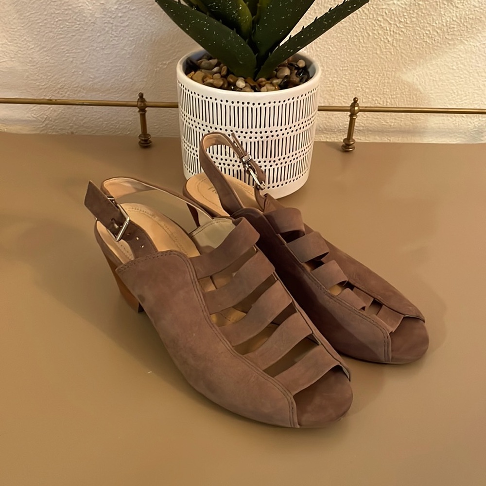 Nurture tan slip on woman’s 6.5